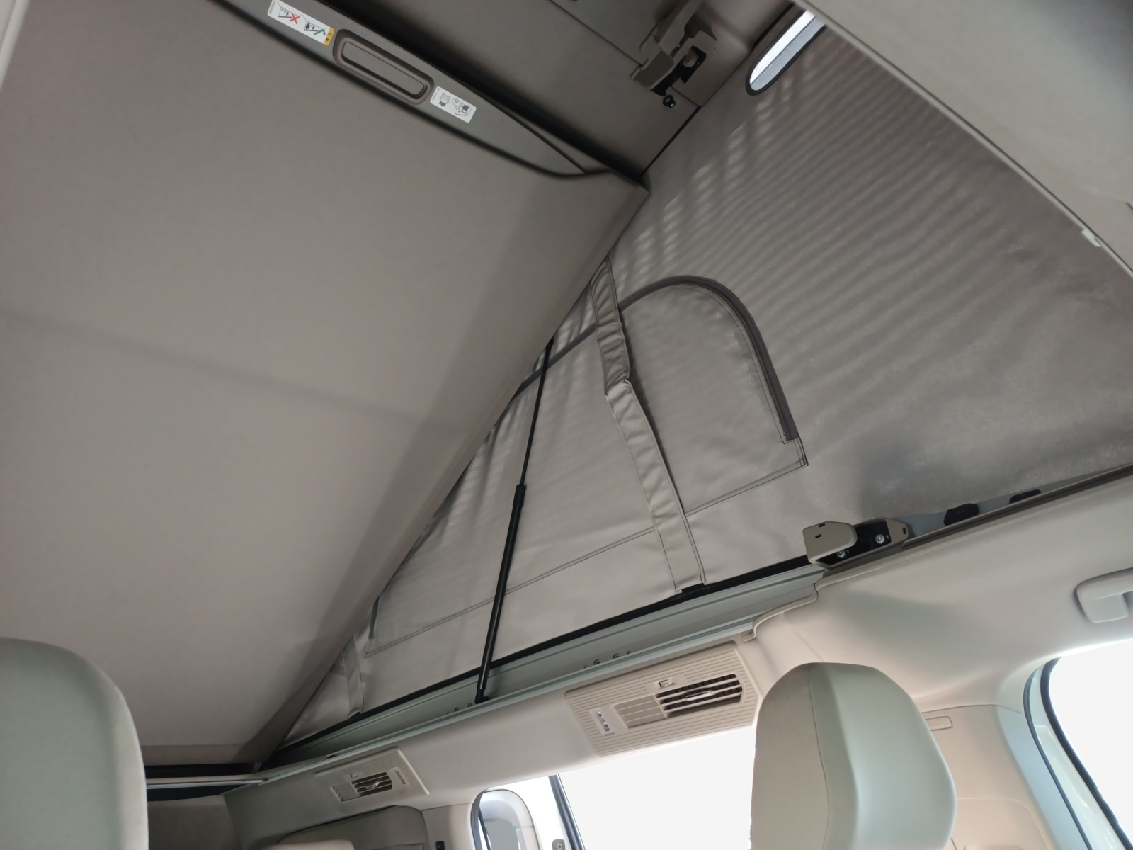 VW California 2.0 TDI Beach Tour-image-13