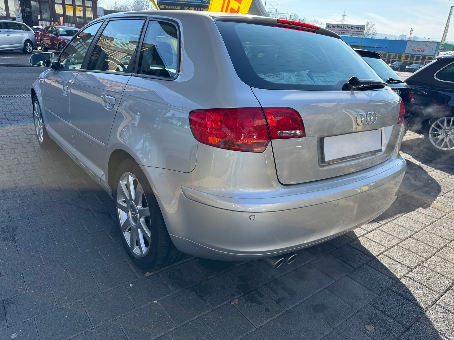 AUDI A3 Sportback 2.0 FSI Attraction-image-1