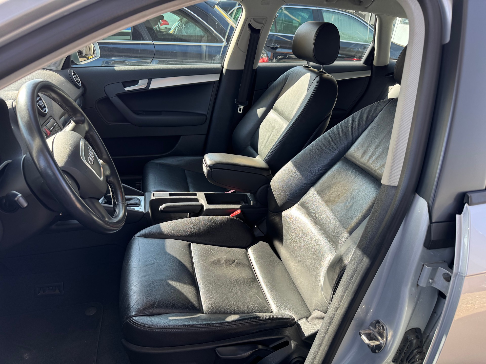 AUDI A3 Sportback 2.0 FSI Attraction-image-5