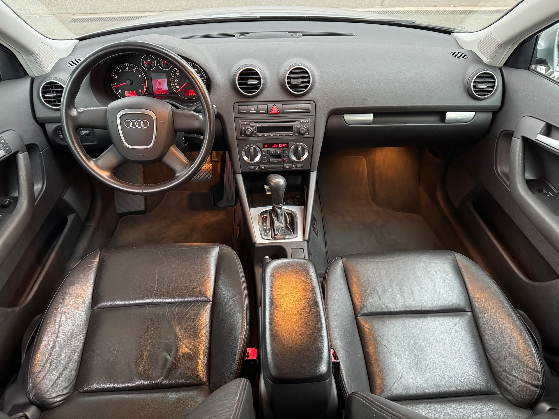 AUDI A3 Sportback 2.0 FSI Attraction-image-2