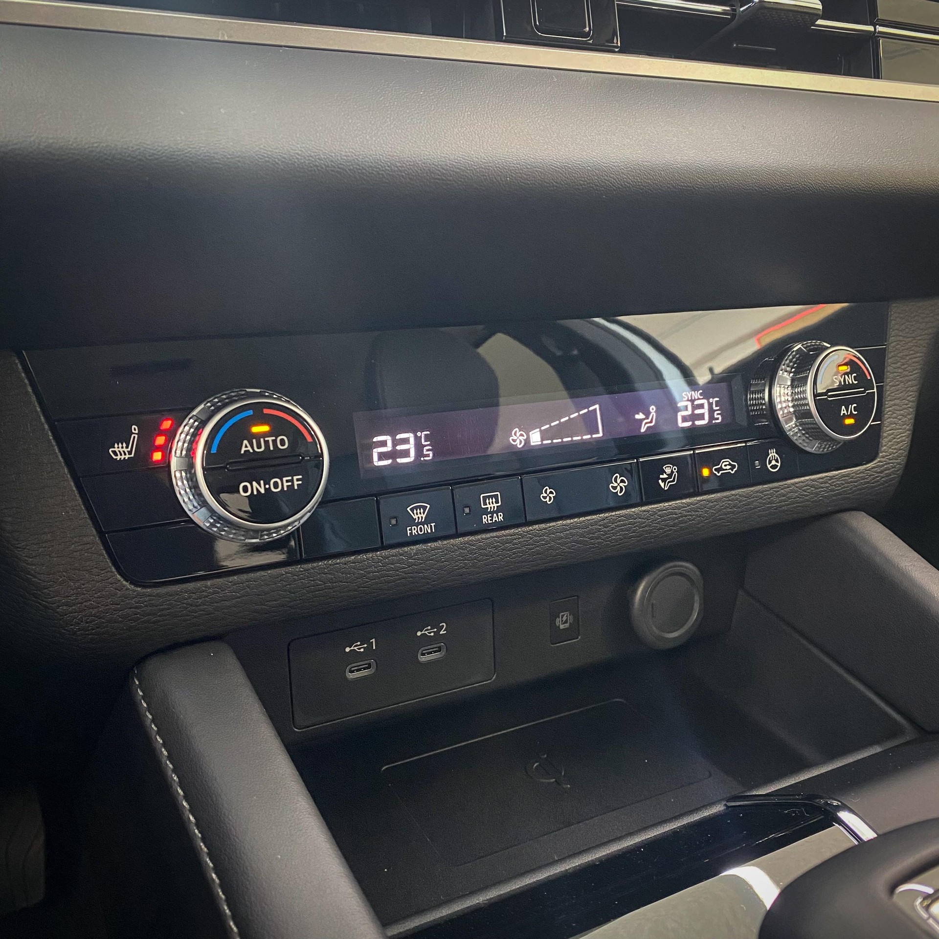 MITSUBISHI Outlander 2.4 PHEV Invite 4x4-image-8