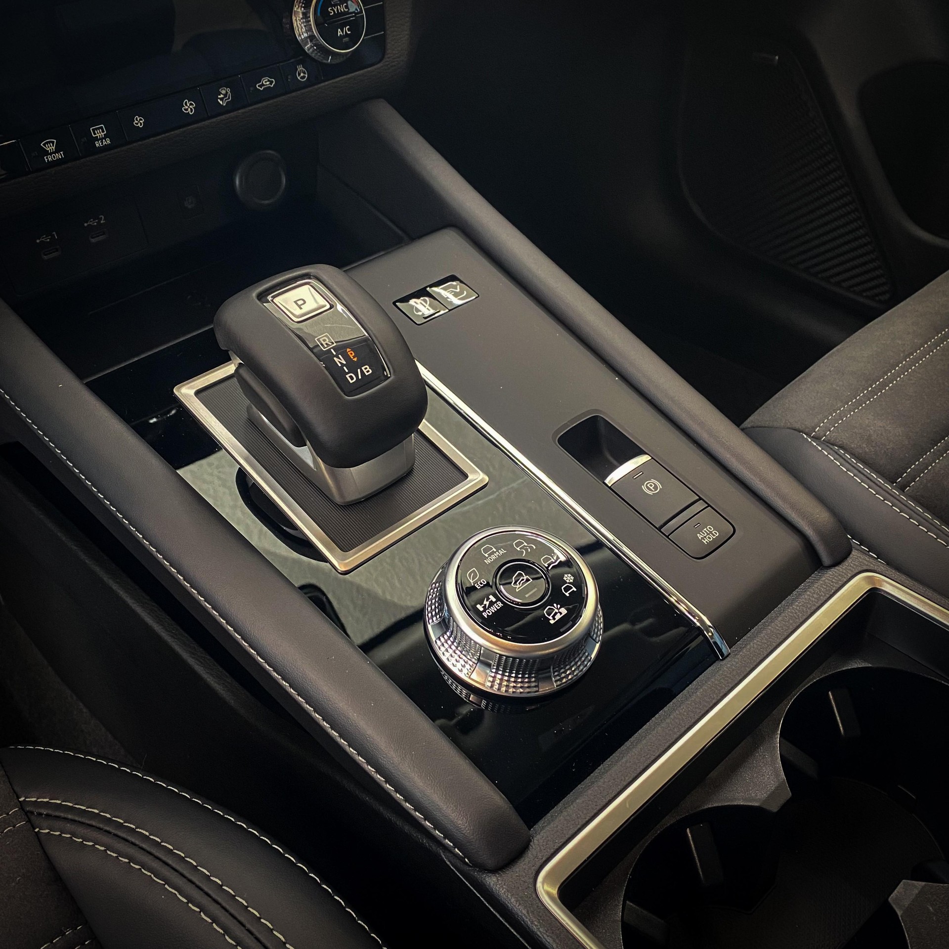 MITSUBISHI Outlander 2.4 PHEV Invite 4x4-image-9