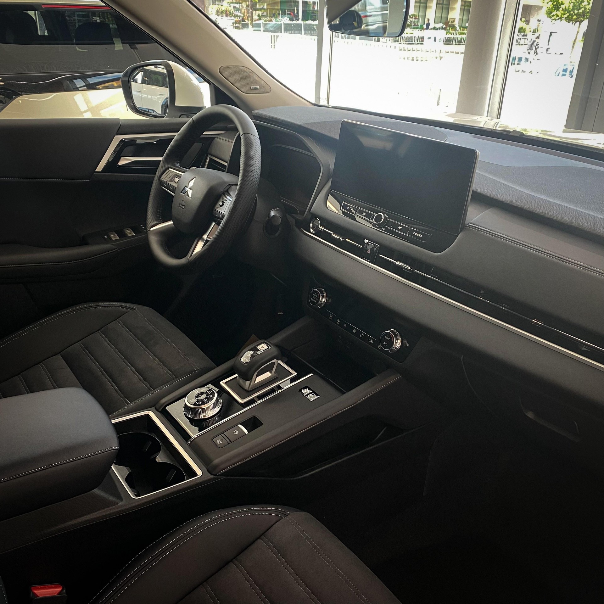 MITSUBISHI Outlander 2.4 PHEV Invite 4x4-image-11
