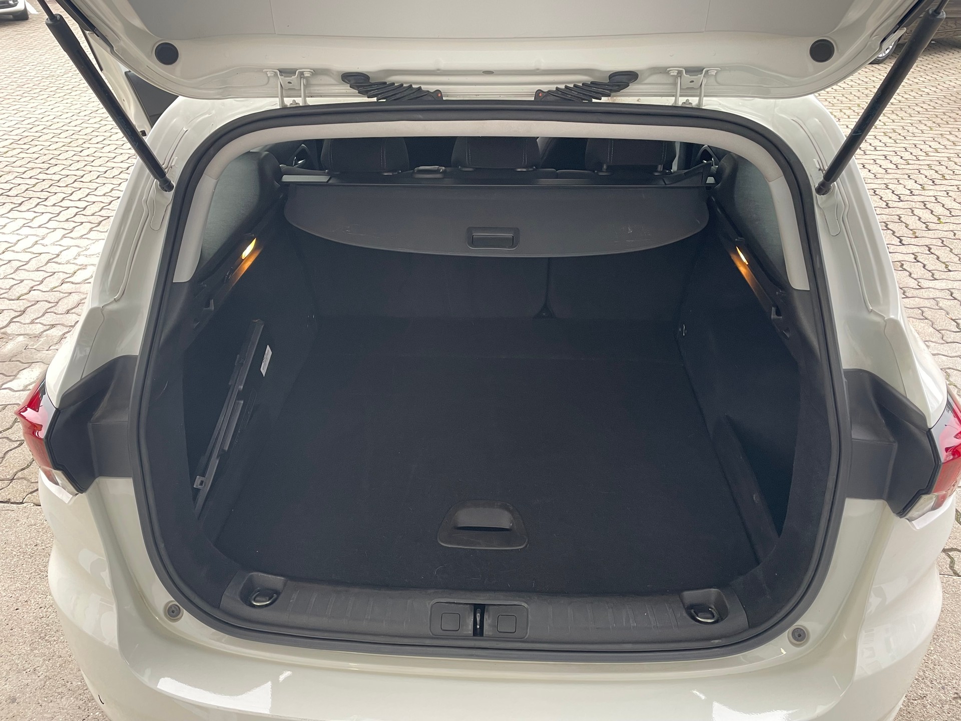 FIAT Tipo 1.6MJ Station Wagon Lounge DCT-image-8