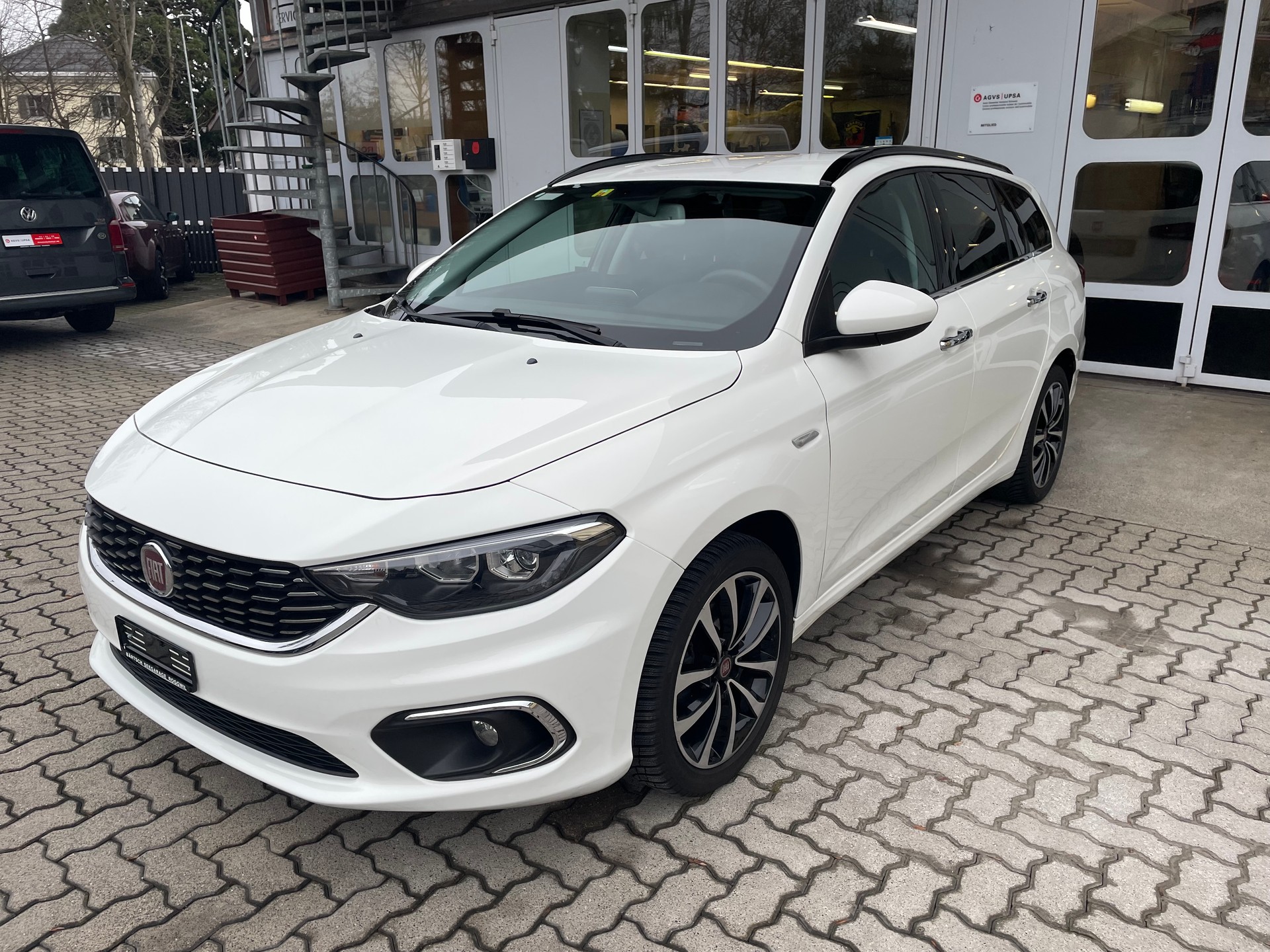 FIAT Tipo 1.6MJ Station Wagon Lounge DCT-image-1