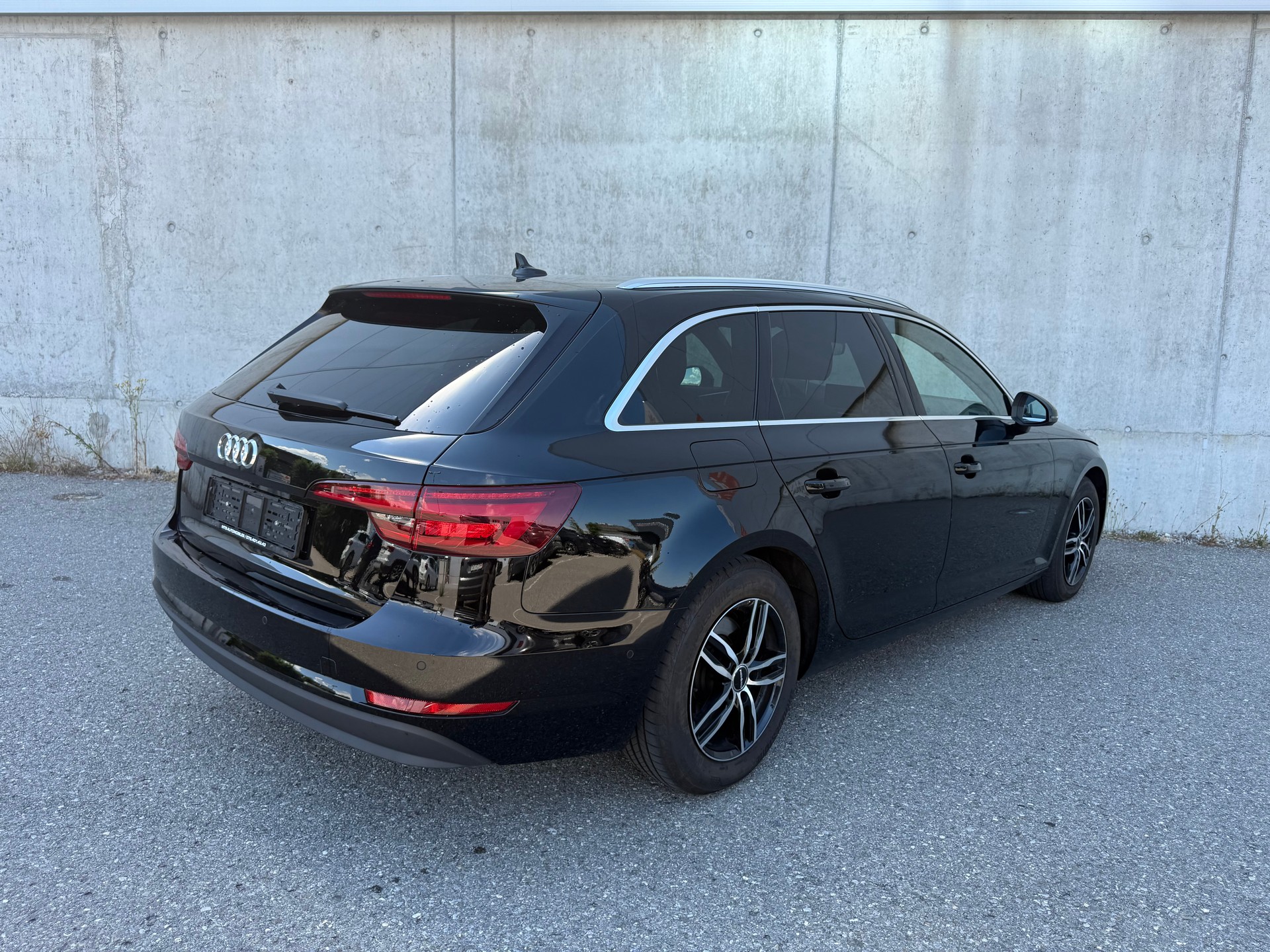 AUDI A4 Avant 2.0 TDI S-tronic-image-2
