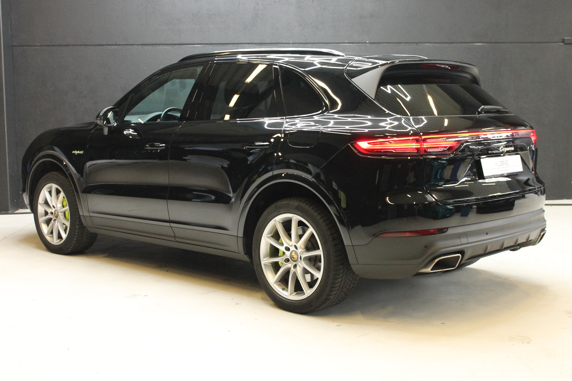PORSCHE Cayenne E-Hybrid-image-3