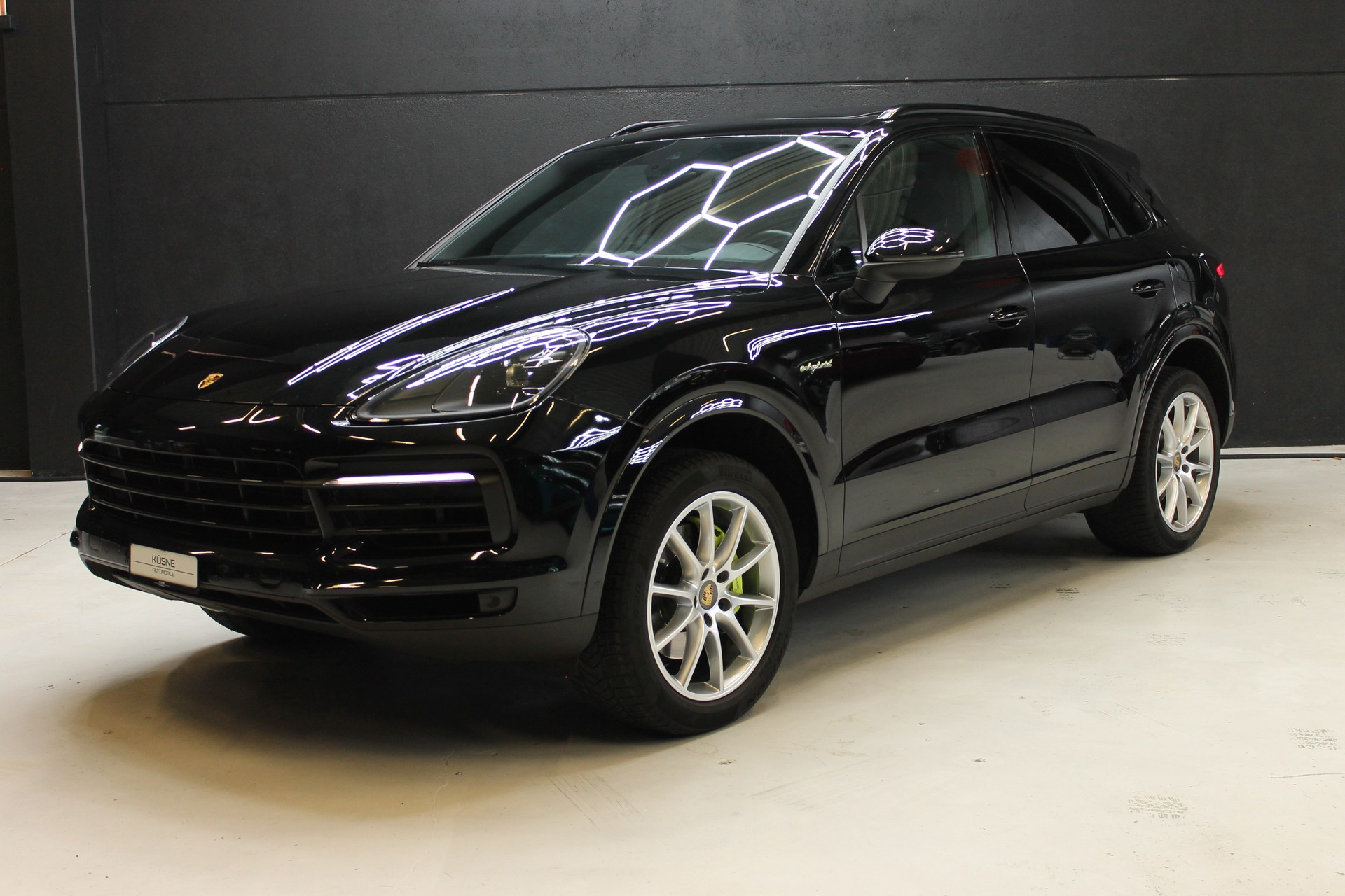 PORSCHE Cayenne E-Hybrid-image-1