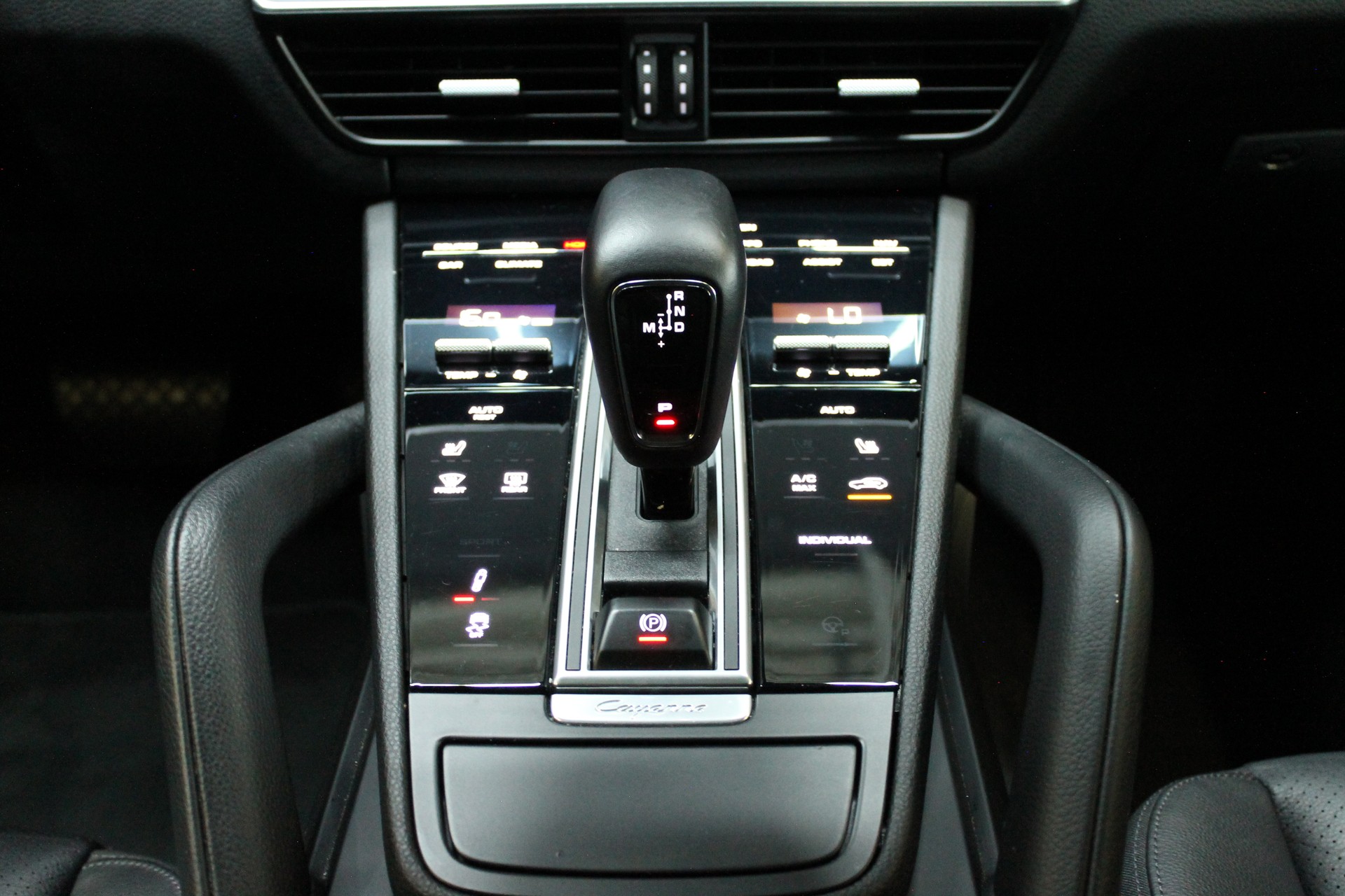 PORSCHE Cayenne E-Hybrid-image-13
