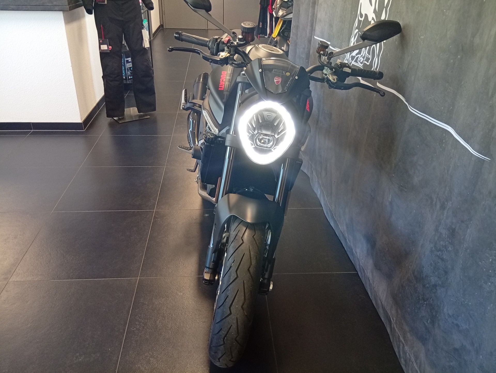 DUCATI Monster + 937 Dark Staealth-image-8