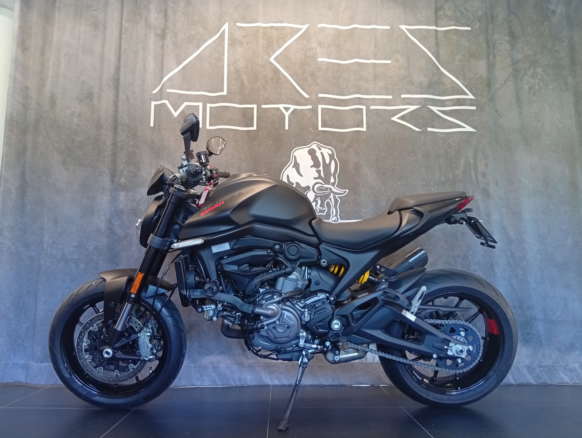 DUCATI Monster + 937 Dark Staealth-showroom-element-1