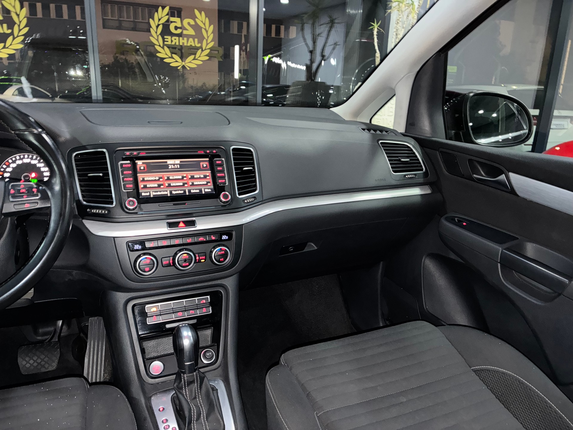 VW Sharan 2.0 TSI Cup DSG-image-8