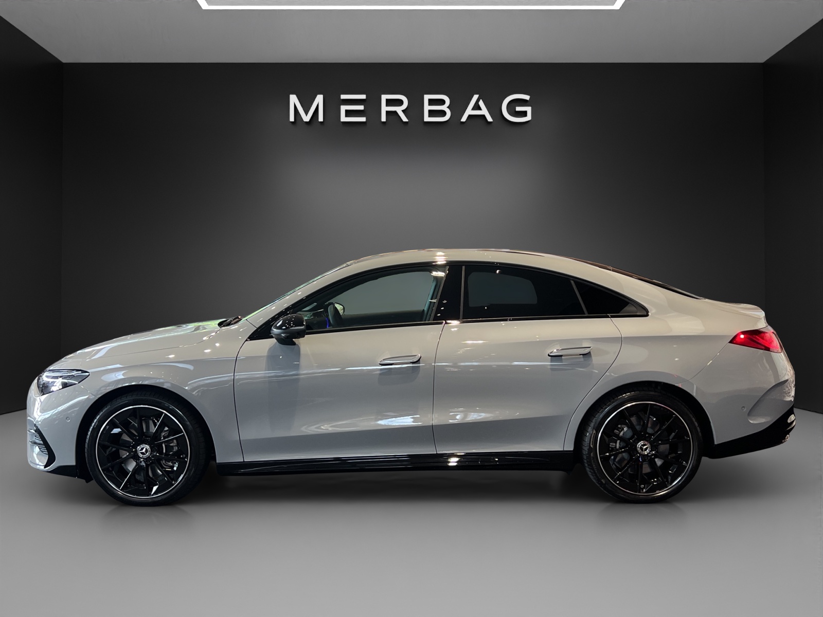 MERCEDES-BENZ CLA 350 4MATIC with EQ Technology-image-3