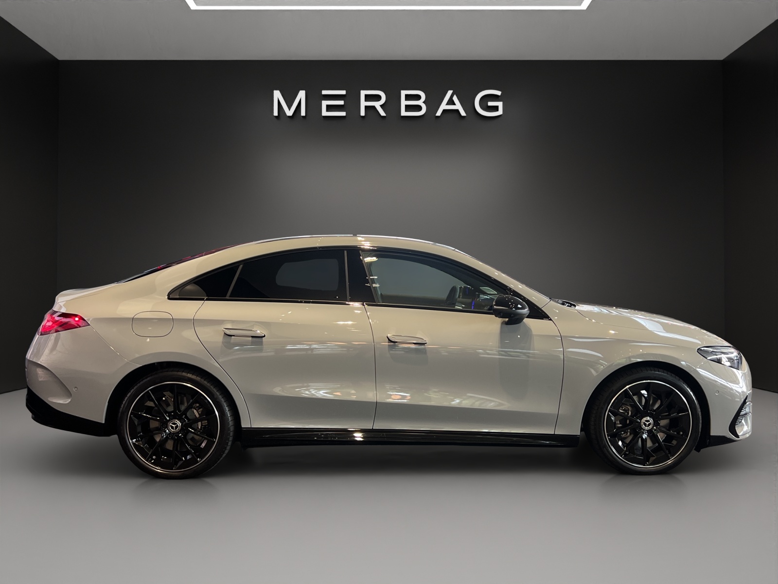 MERCEDES-BENZ CLA 350 4MATIC with EQ Technology-image-4