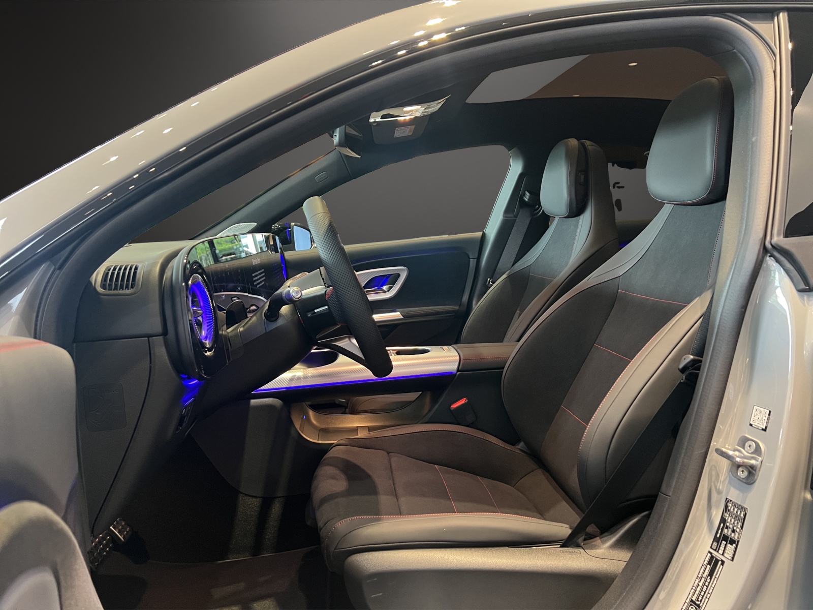 MERCEDES-BENZ CLA 350 4MATIC with EQ Technology-image-12