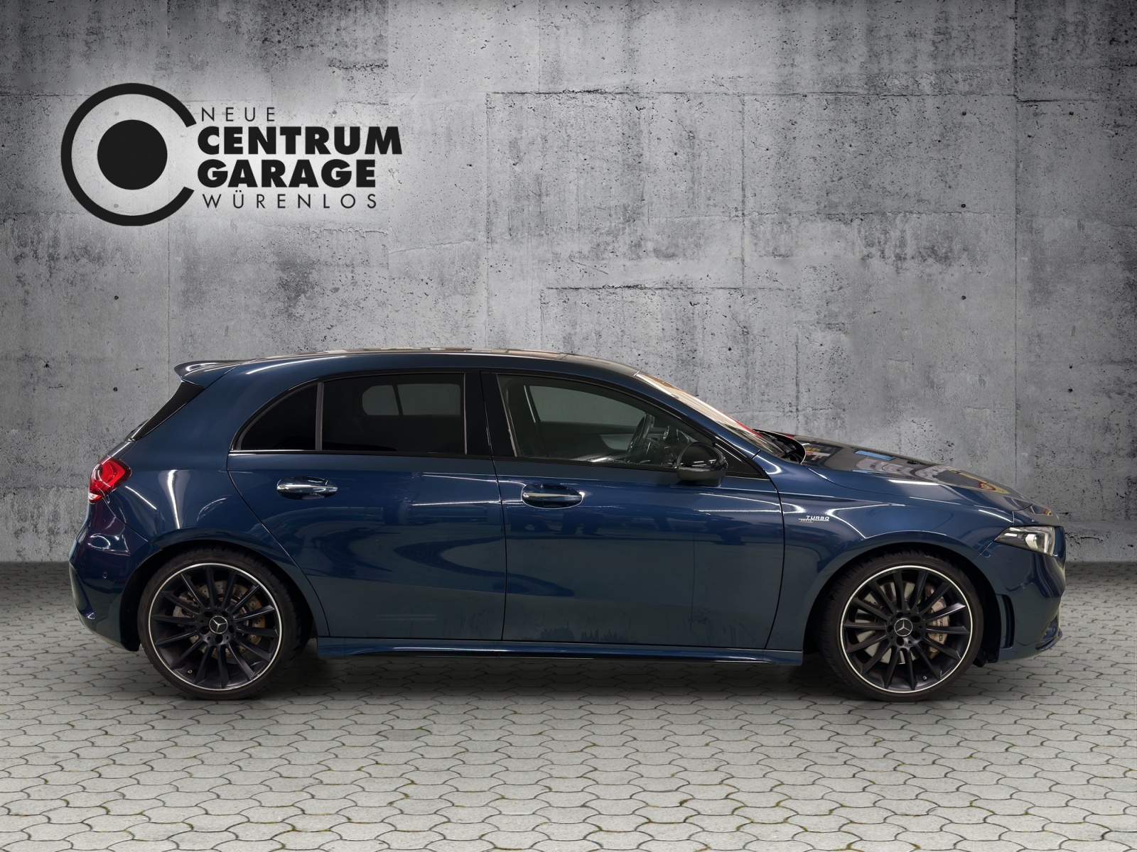 MERCEDES-BENZ A 35 AMG 4Matic Speedshift-image-2
