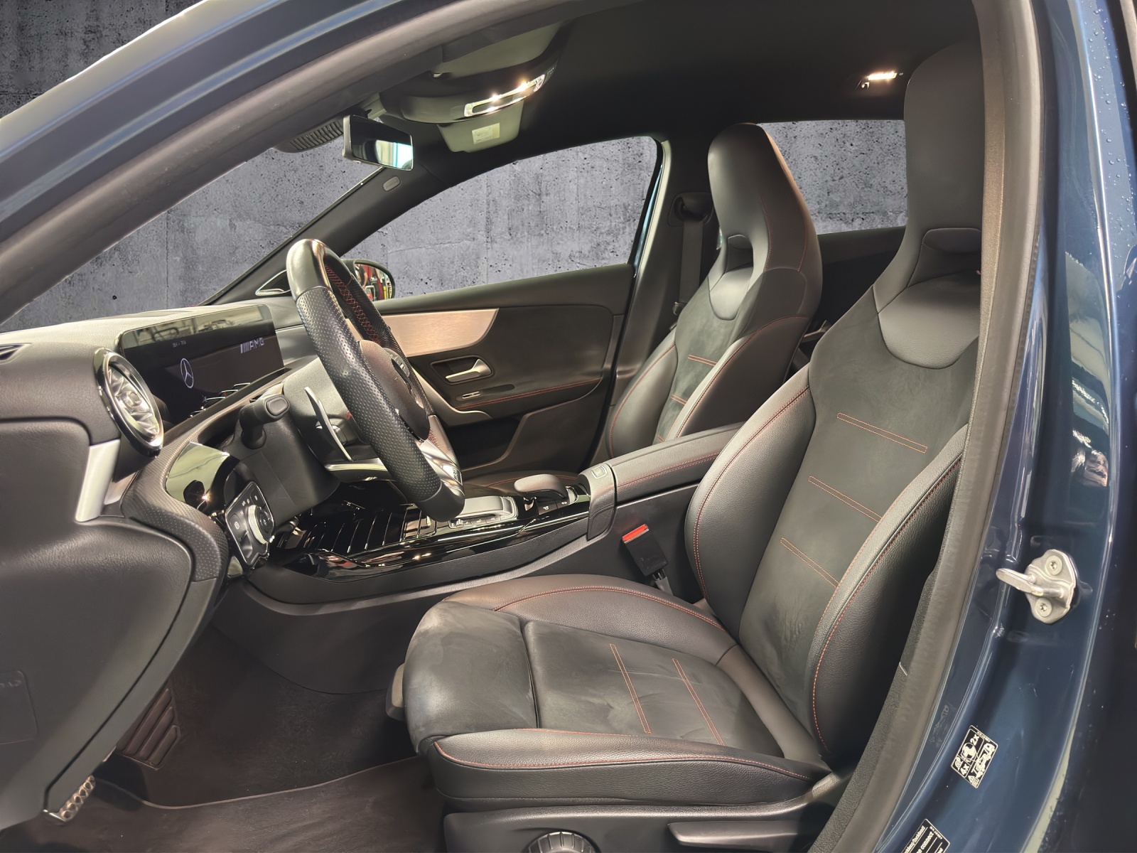 MERCEDES-BENZ A 35 AMG 4Matic Speedshift-image-7