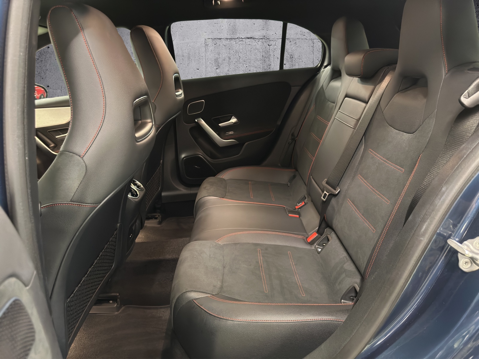 MERCEDES-BENZ A 35 AMG 4Matic Speedshift-image-13