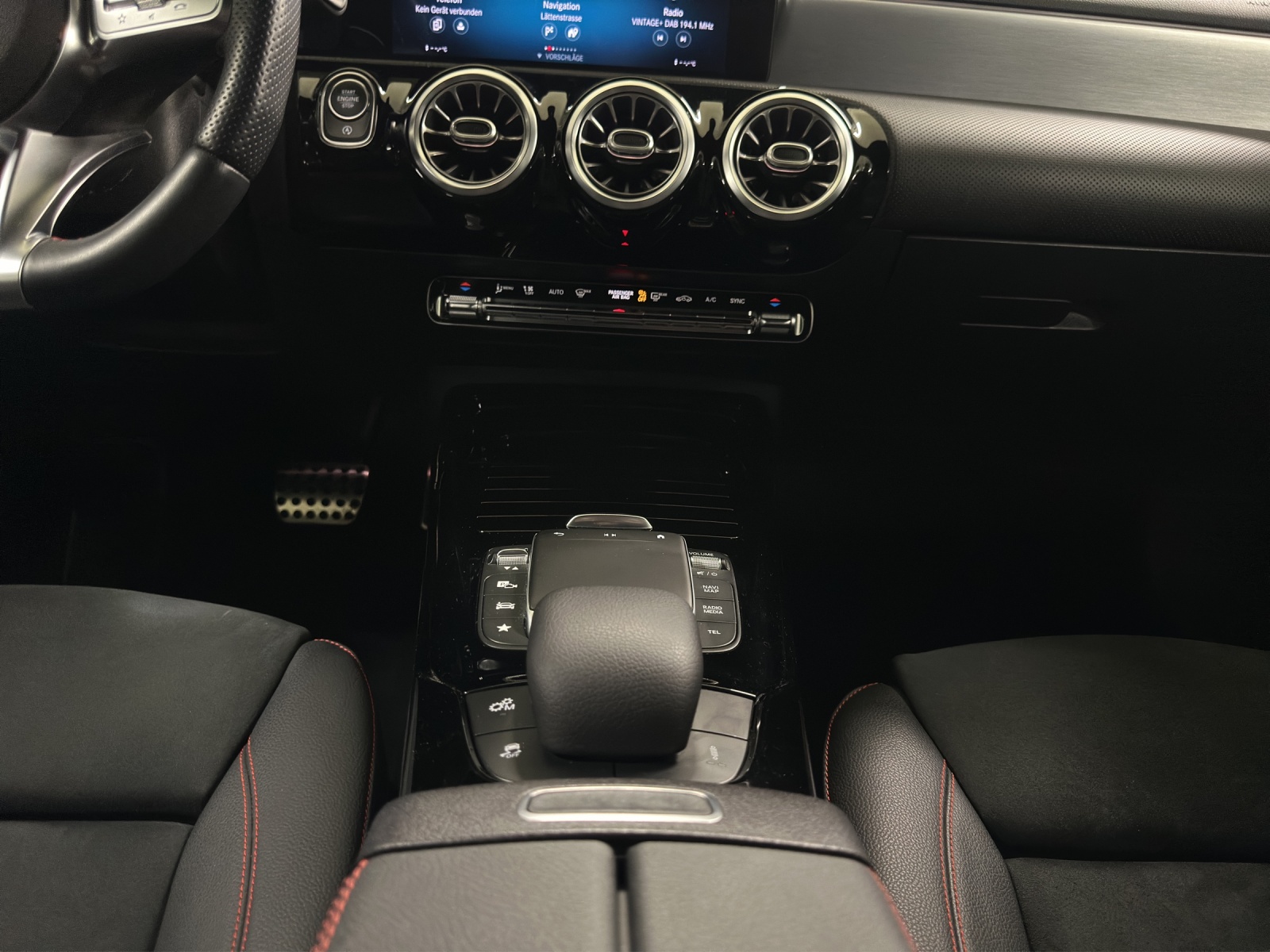MERCEDES-BENZ A 35 AMG 4Matic Speedshift-image-12