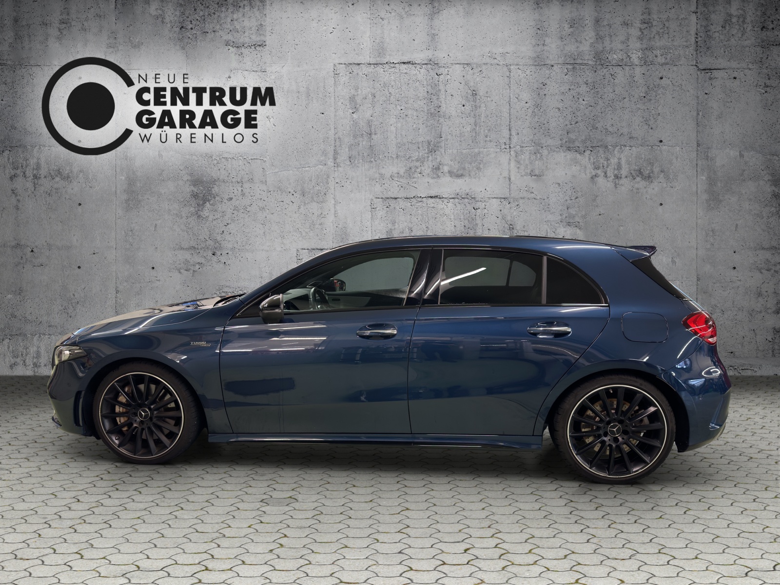 MERCEDES-BENZ A 35 AMG 4Matic Speedshift-image-5