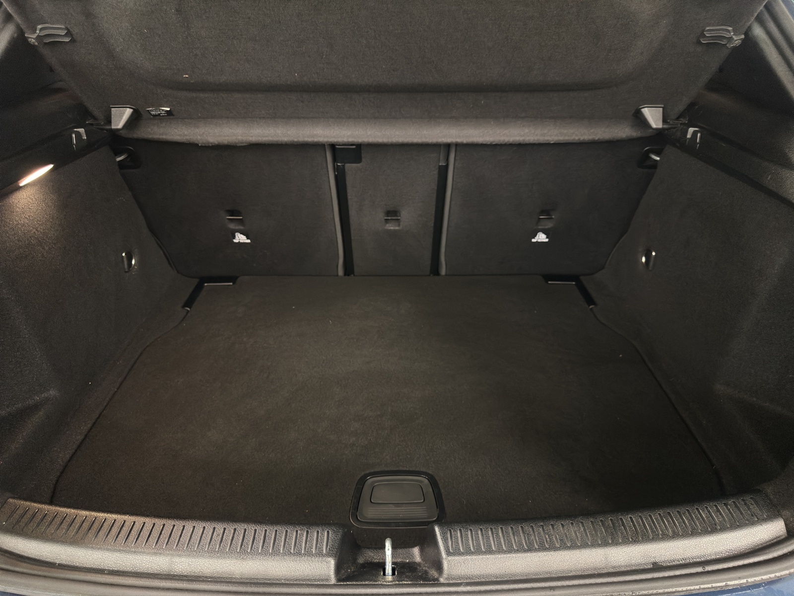 MERCEDES-BENZ A 35 AMG 4Matic Speedshift-image-14