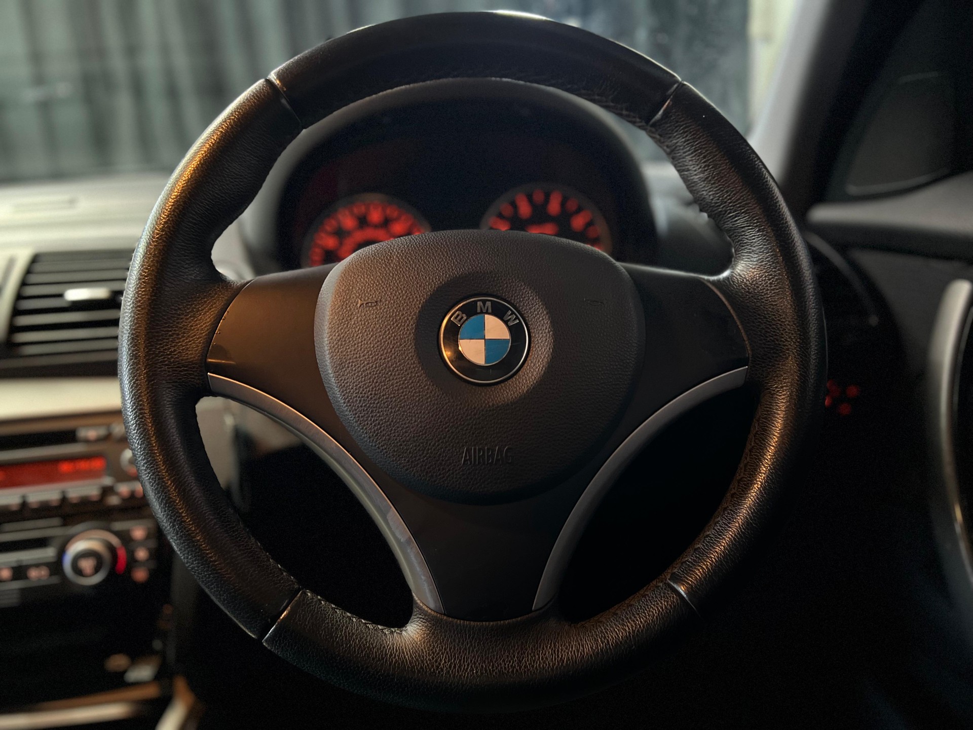 BMW 116i / Englisches Fahrzeug / Véhicule anglais-image-7