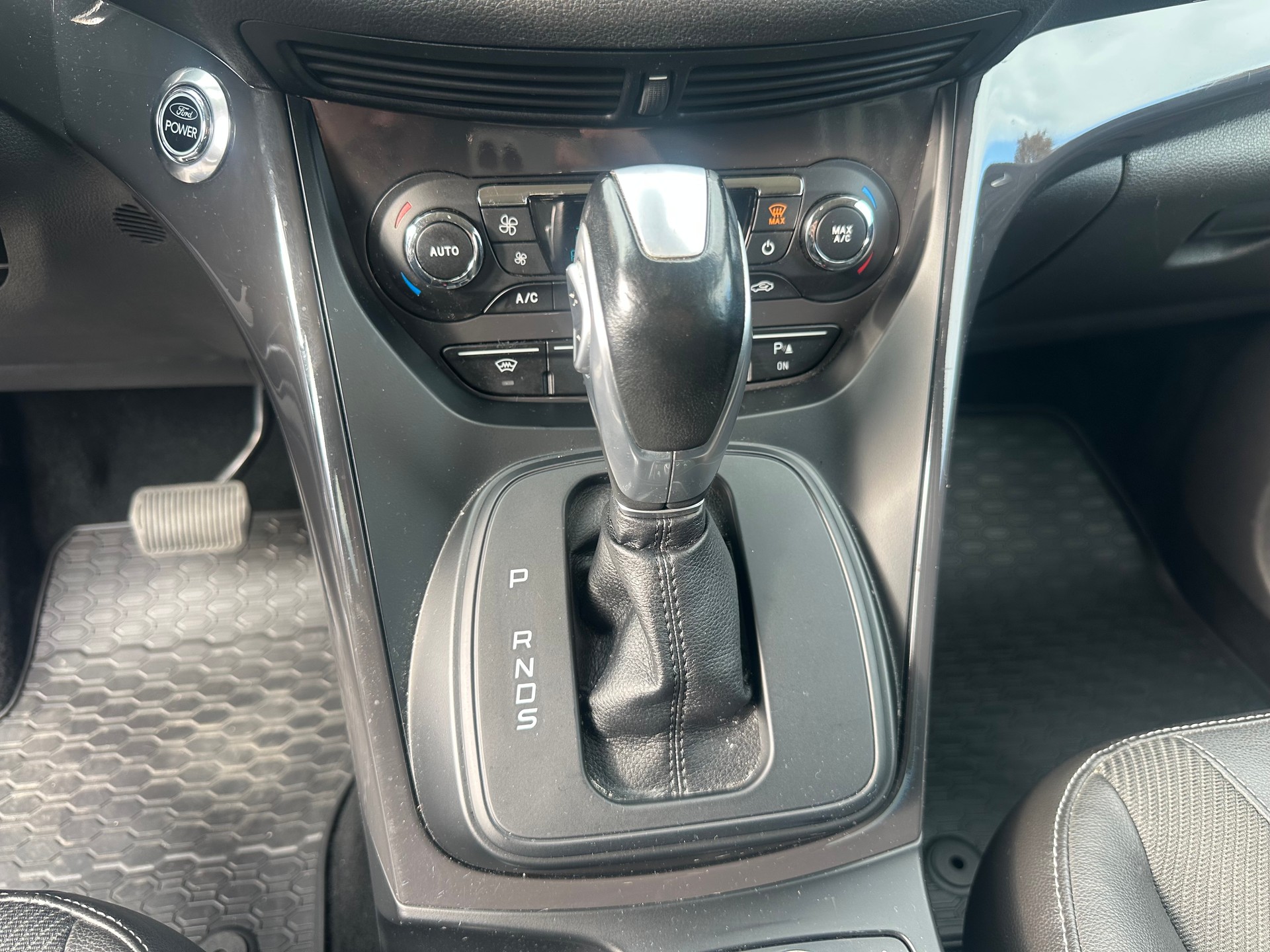 FORD Kuga 2.0 TDCi Carving 4WD PowerShift-image-9