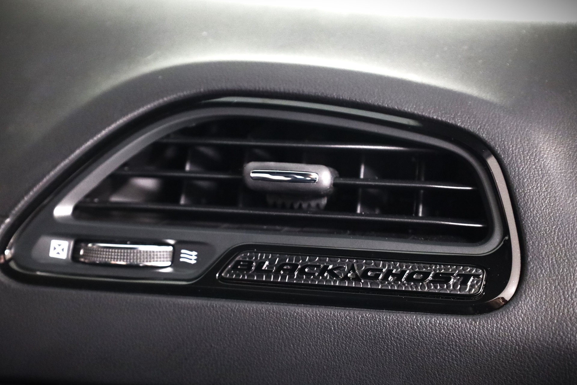 DODGE Challenger Black Ghost-image-12