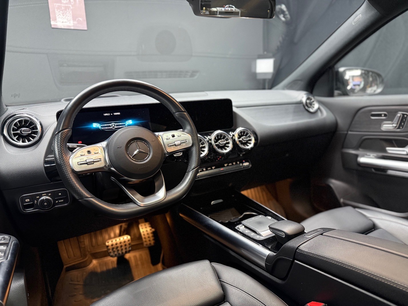 MERCEDES-BENZ GLA 250e AMG Line 8G-DCT-image-8