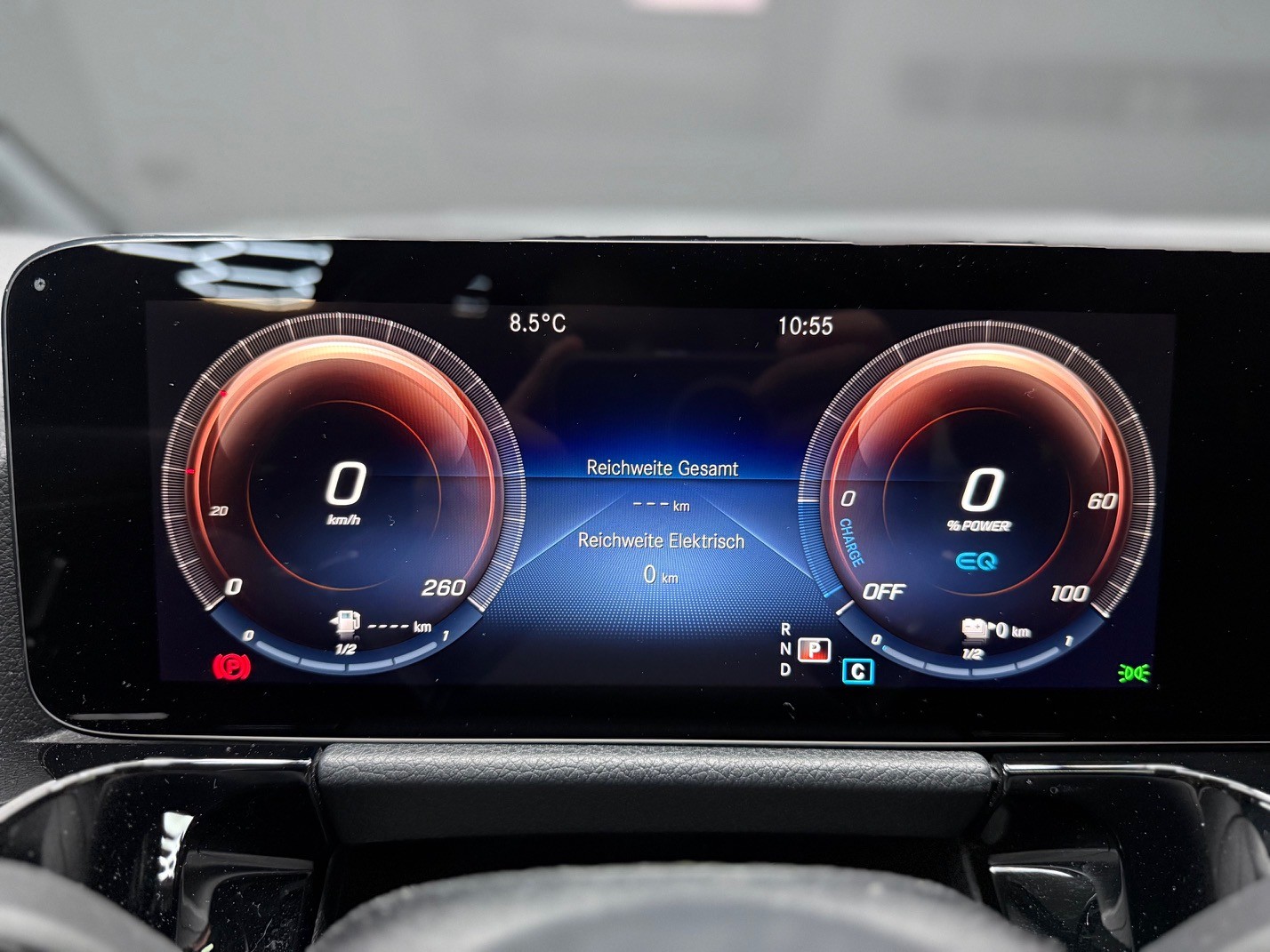 MERCEDES-BENZ GLA 250e AMG Line 8G-DCT-image-11