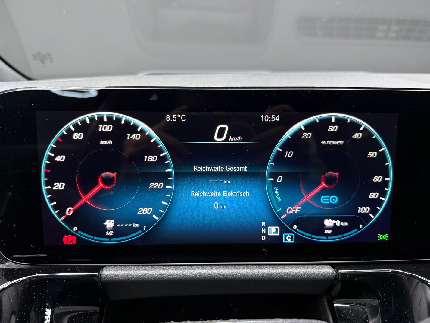 MERCEDES-BENZ GLA 250e AMG Line 8G-DCT-image-9