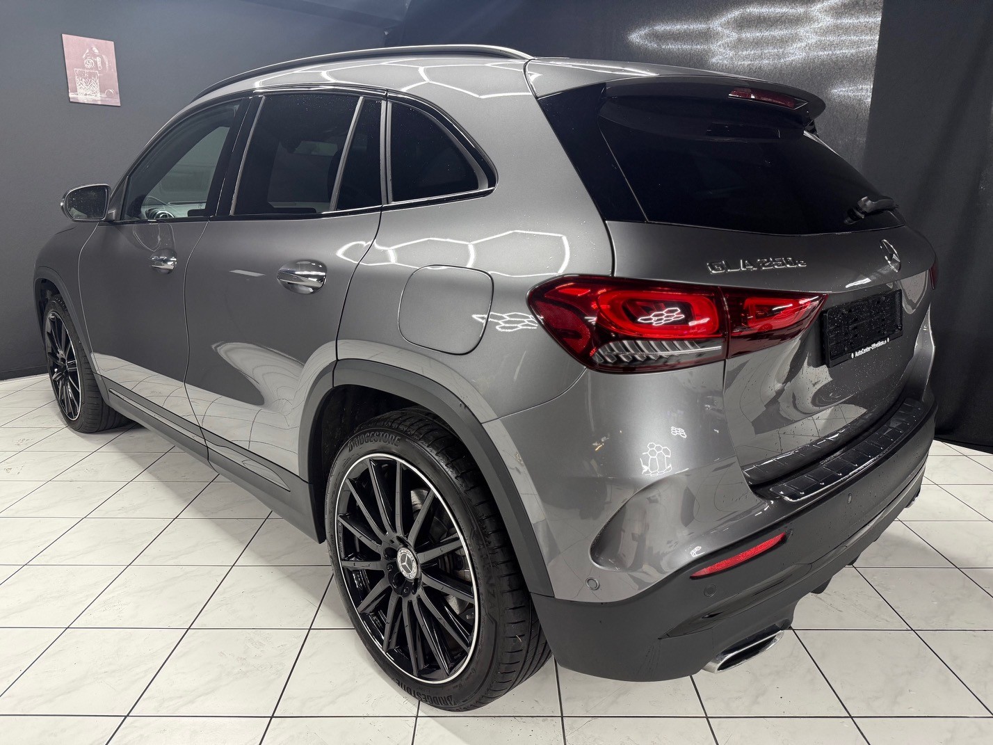 MERCEDES-BENZ GLA 250e AMG Line 8G-DCT-image-6