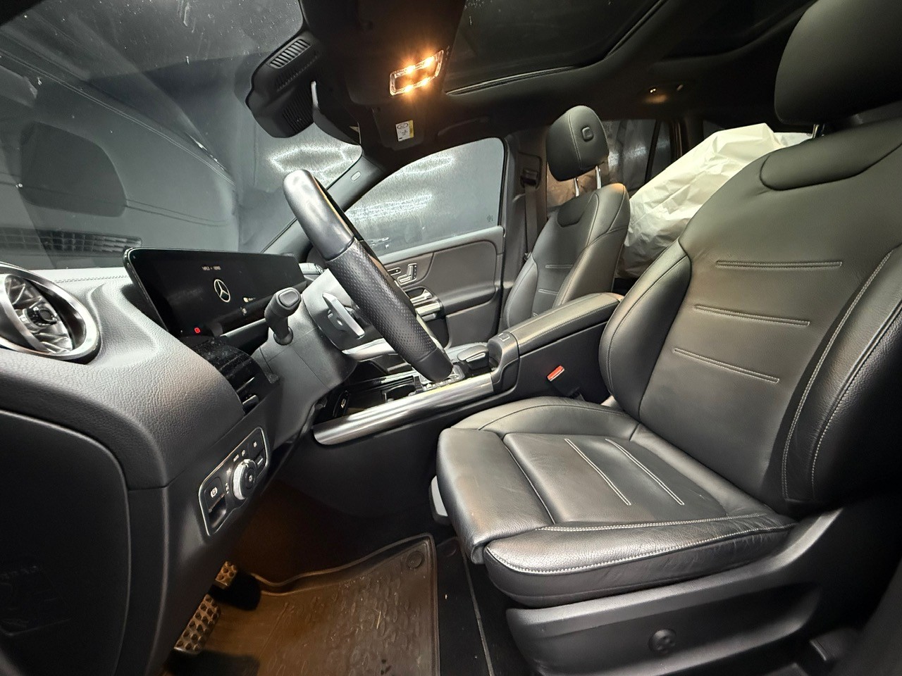MERCEDES-BENZ GLA 250e AMG Line 8G-DCT-image-7