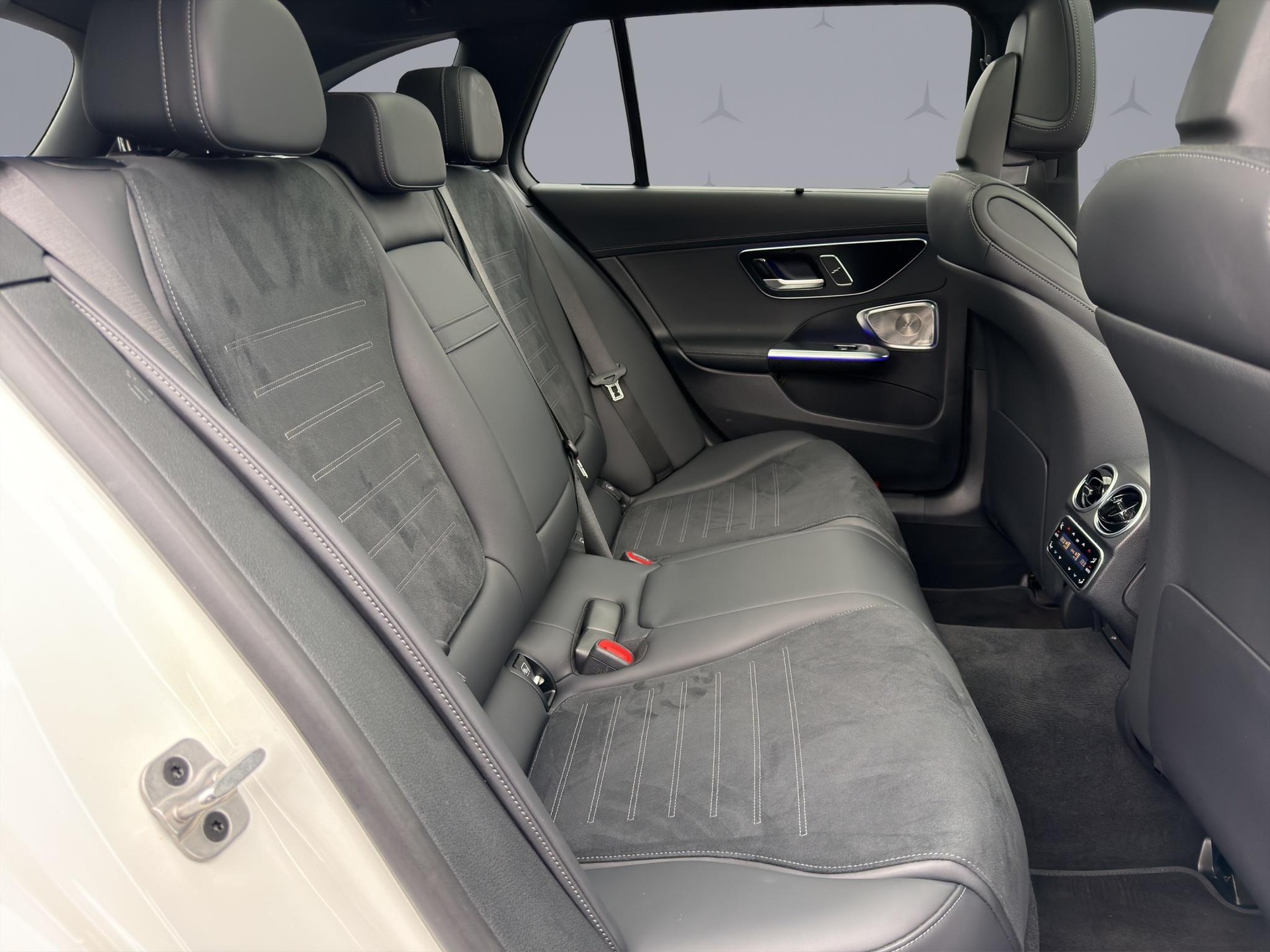 MERCEDES-BENZ C 220 d AMG Line 4matic Kombi-image-14