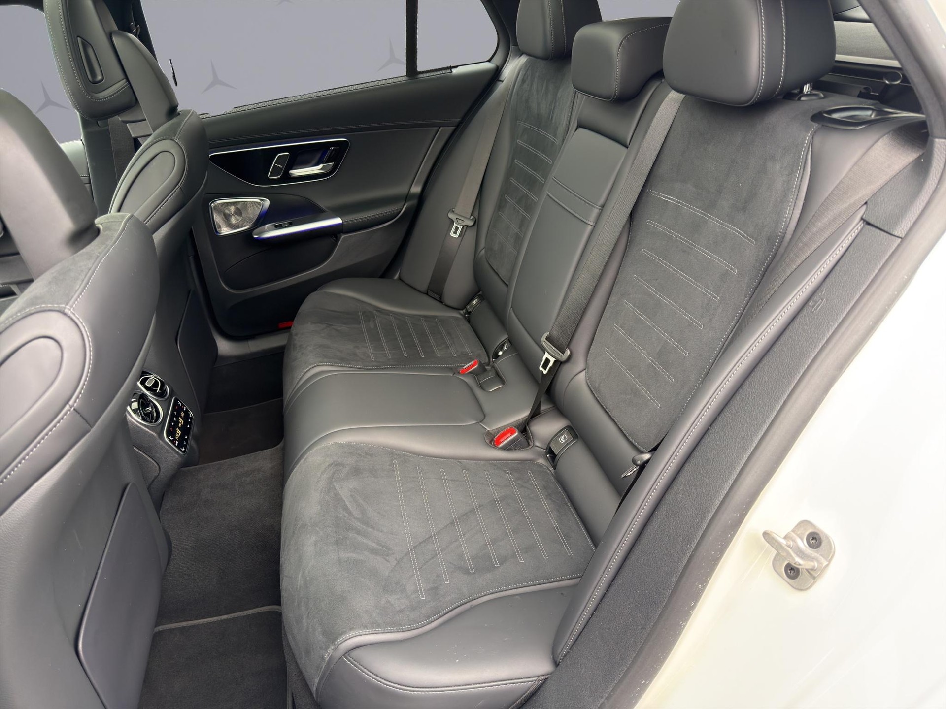 MERCEDES-BENZ C 220 d AMG Line 4matic Kombi-image-9