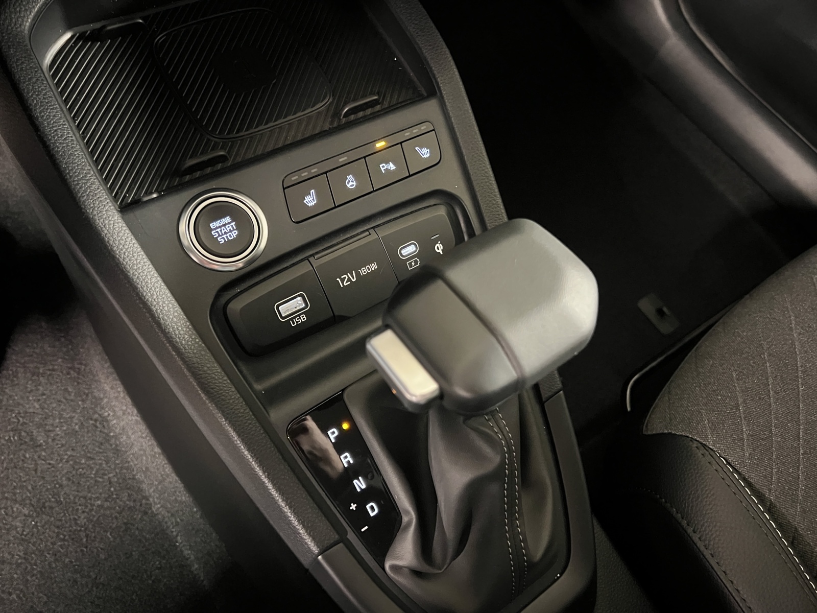 KIA Stonic 1.0 T MHEV GT-Line-image-15
