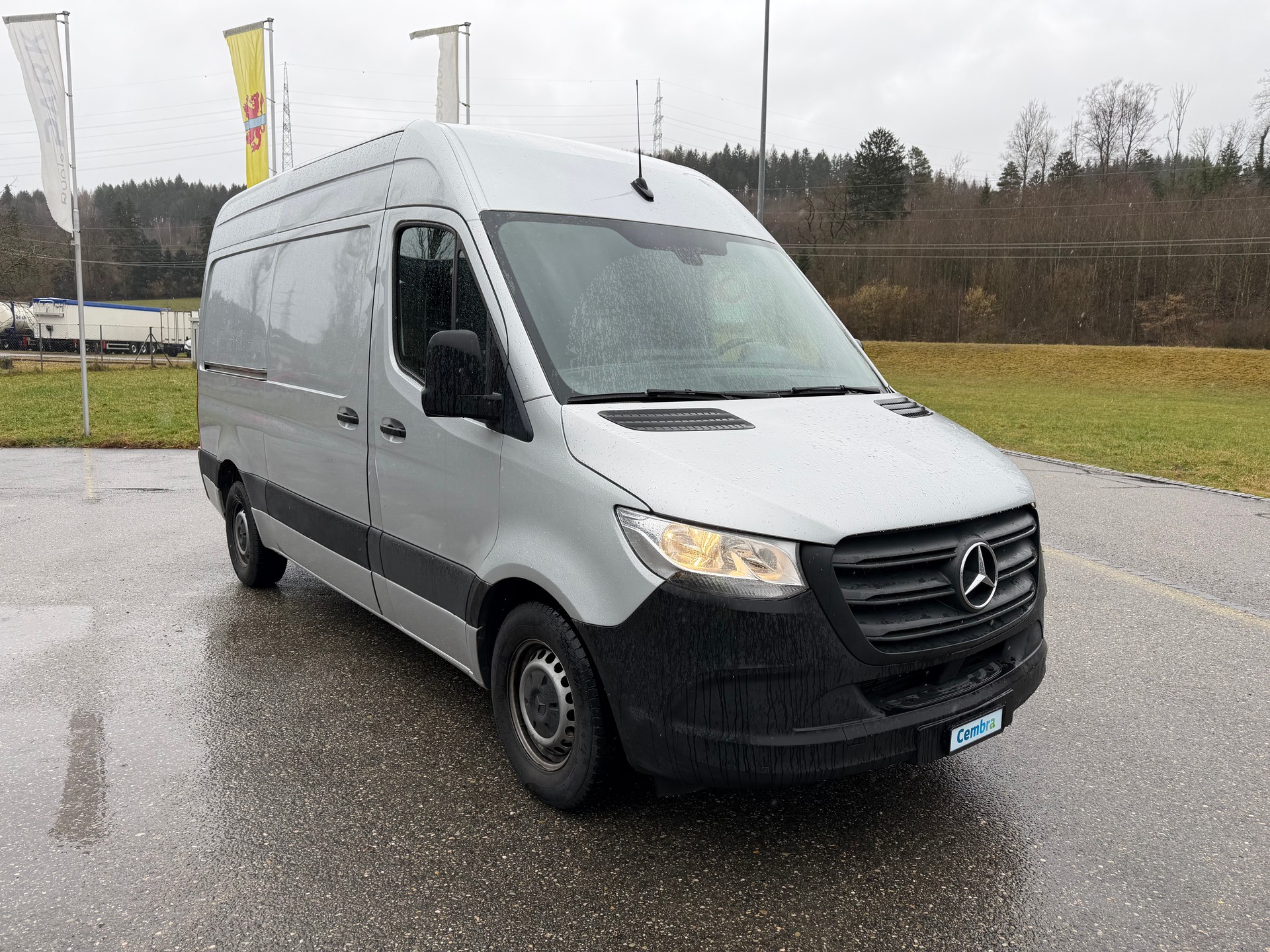 MERCEDES-BENZ SPRINTER 315 CDI 9G-TRONIC L2 UND H2. MIT KLIMA + AUTOMAT + 3 PLÄTZER + RÜCKFAHRKAMERA AB MFK. KM 39`000.