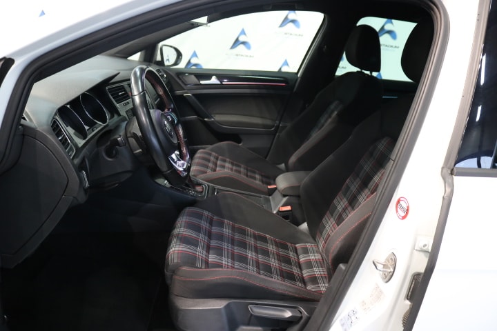 VW Golf 2.0 TSI GTI DSG-image-1