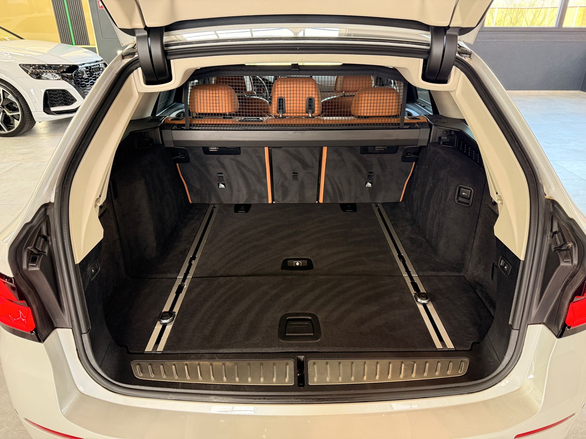 BMW 530d xDrive 48V Touring Luxury Line Steptronic-image-21
