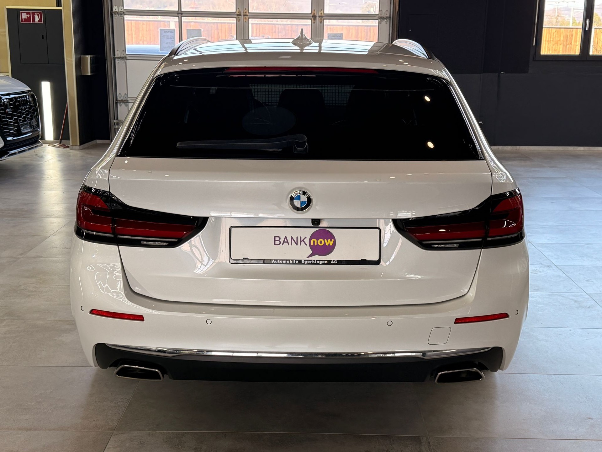 BMW 530d xDrive 48V Touring Luxury Line Steptronic-image-5