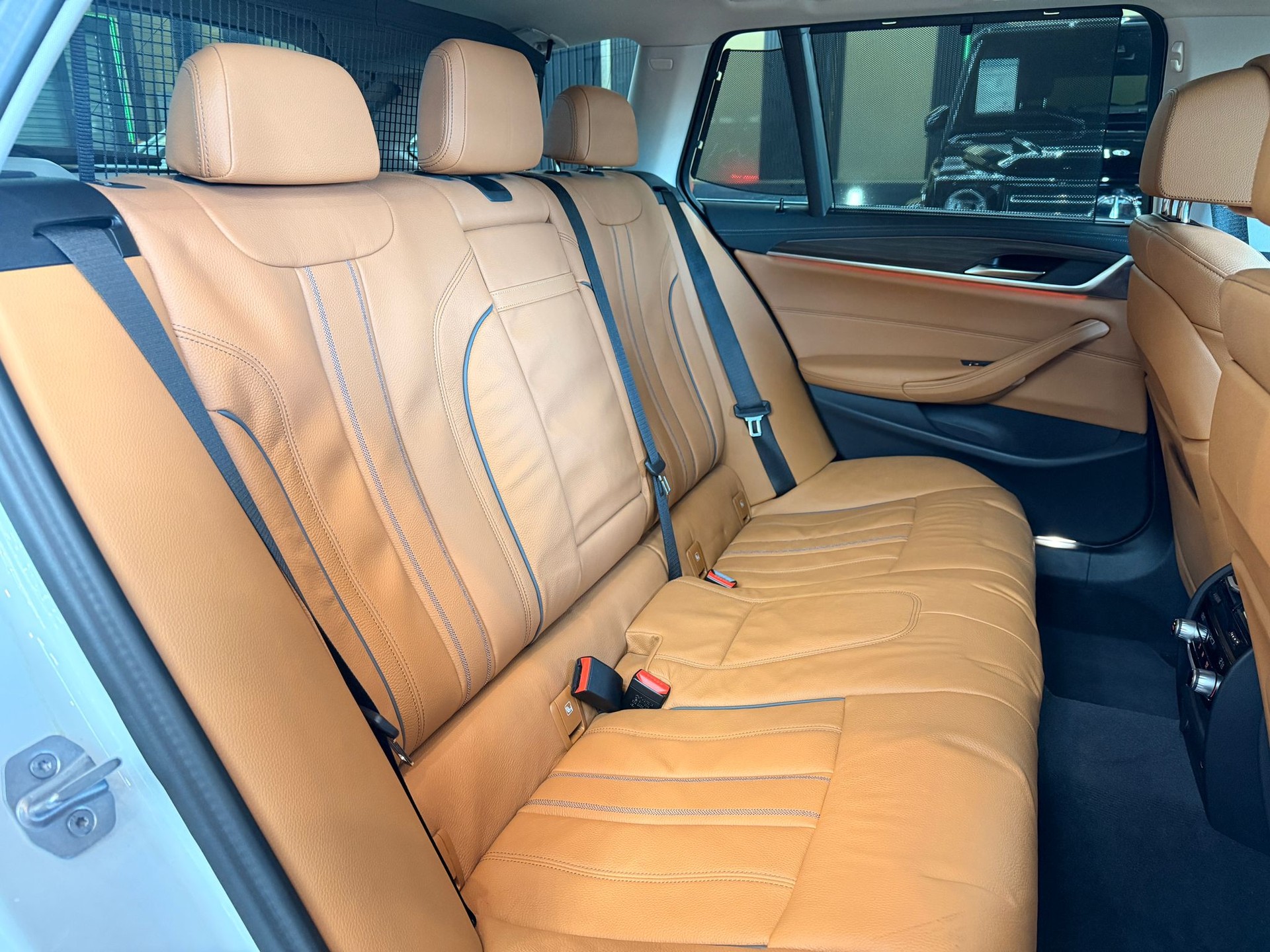 BMW 530d xDrive 48V Touring Luxury Line Steptronic-image-14