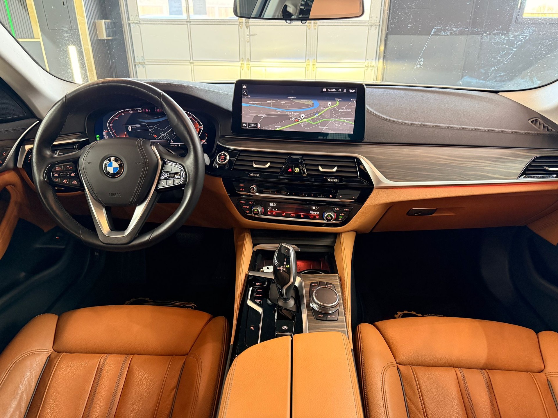BMW 530d xDrive 48V Touring Luxury Line Steptronic-image-12