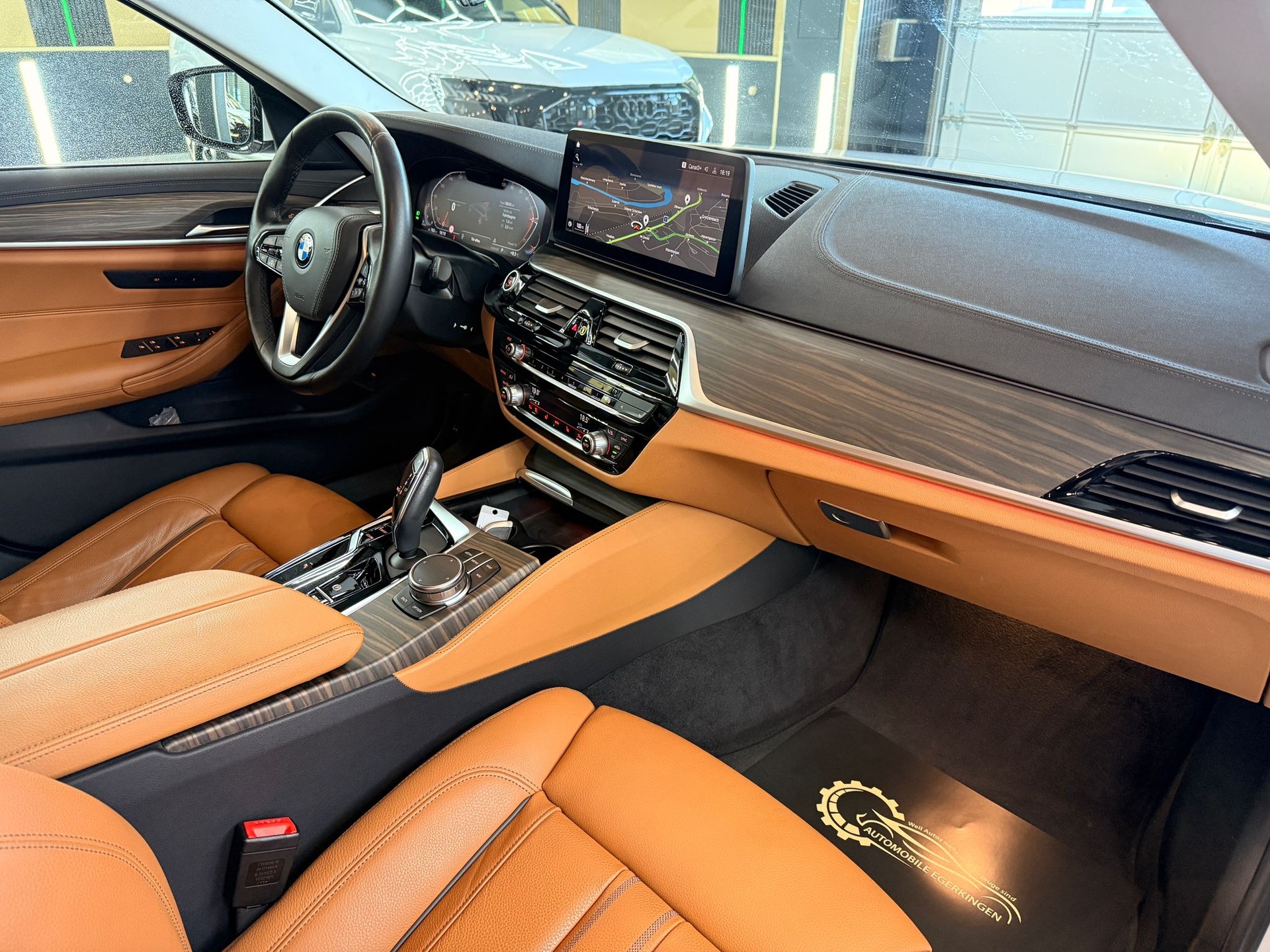 BMW 530d xDrive 48V Touring Luxury Line Steptronic-image-10