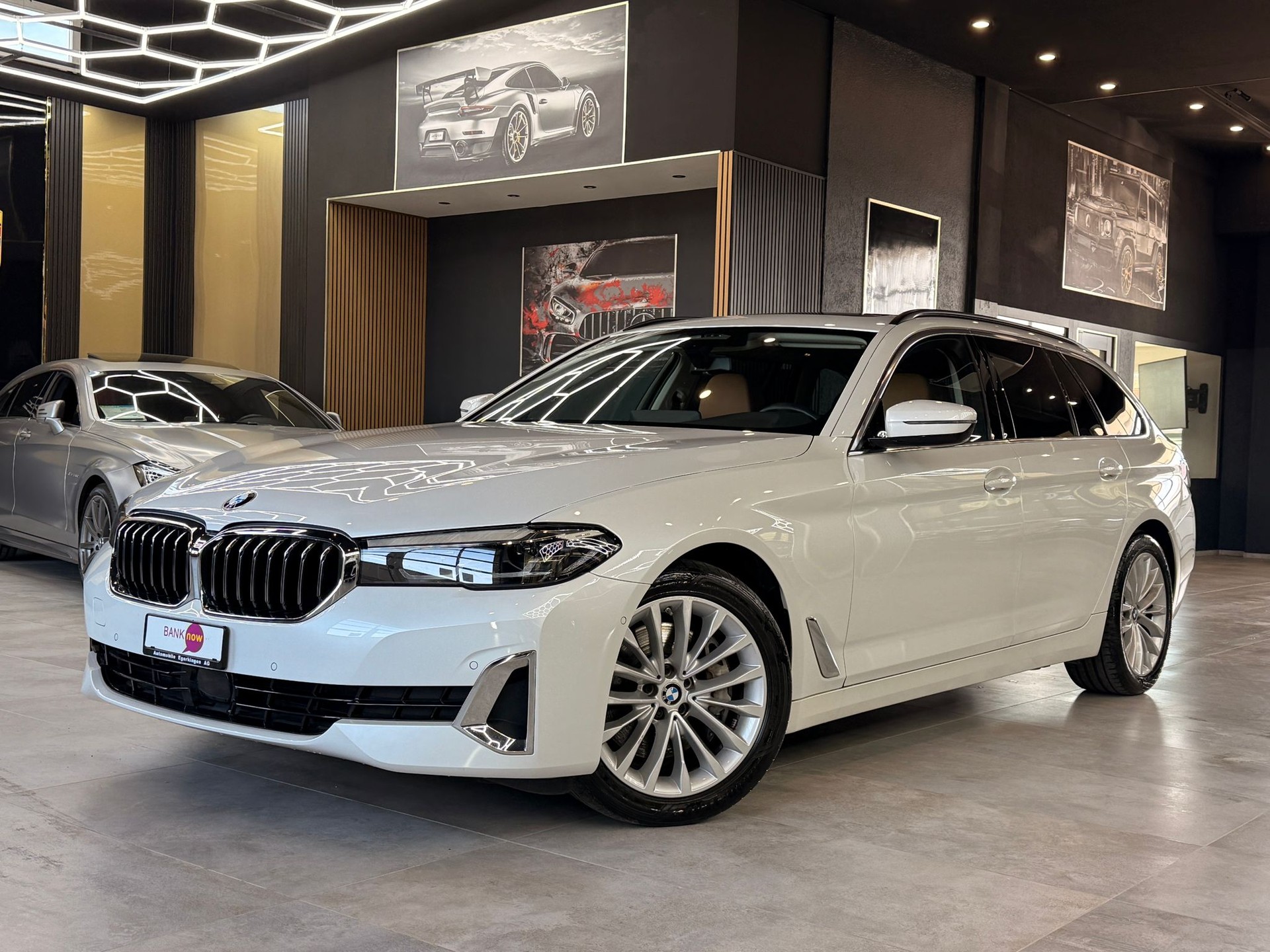 BMW 530d xDrive 48V Touring Luxury Line Steptronic-image-0