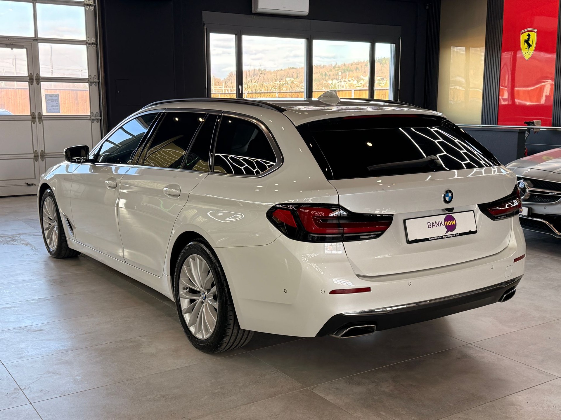 BMW 530d xDrive 48V Touring Luxury Line Steptronic-image-6