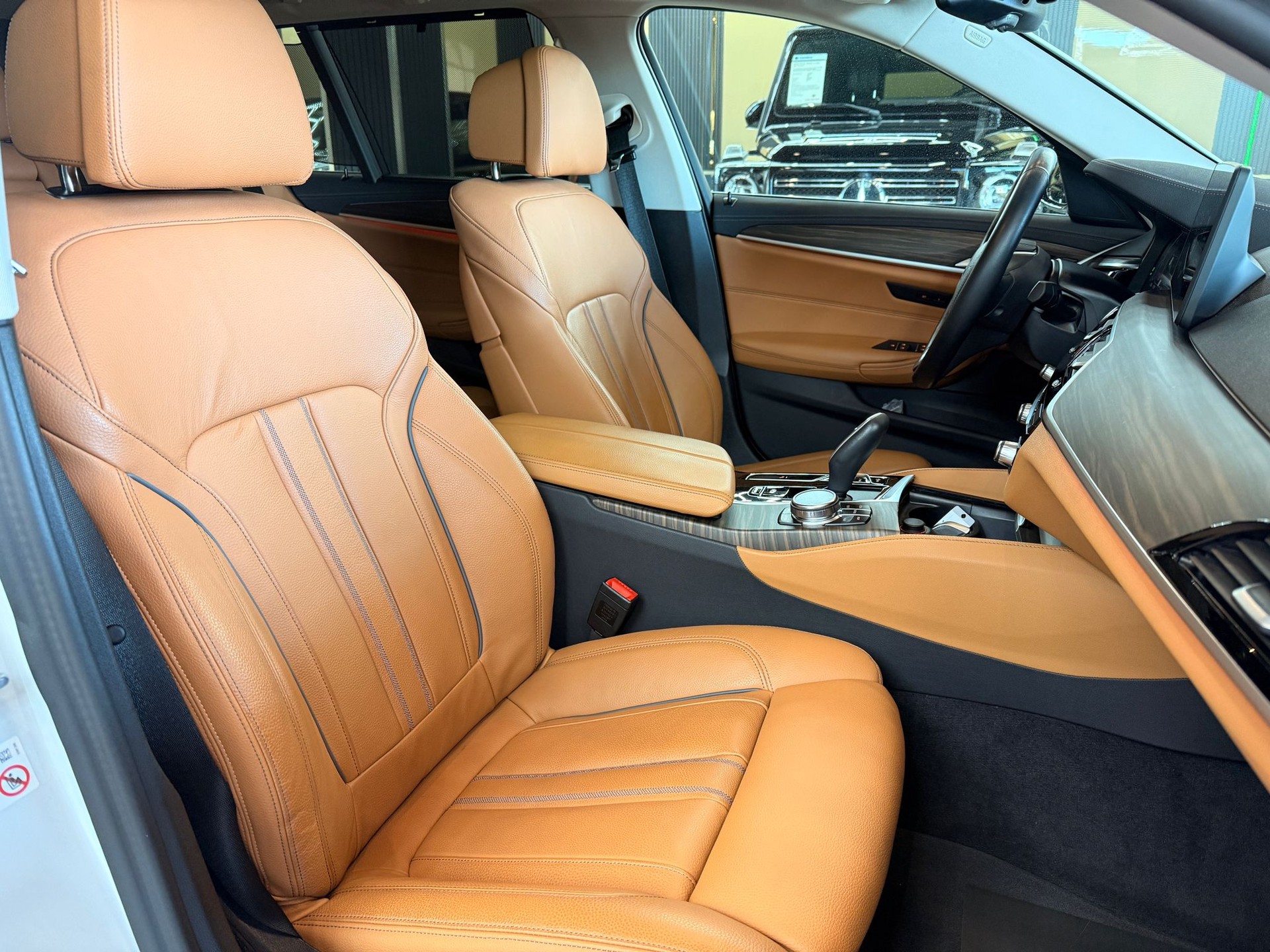 BMW 530d xDrive 48V Touring Luxury Line Steptronic-image-11