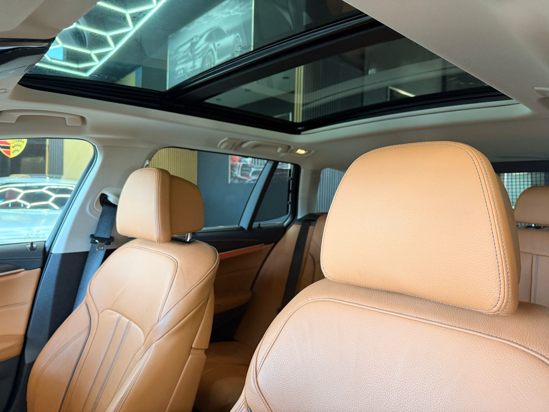 BMW 530d xDrive 48V Touring Luxury Line Steptronic-image-15