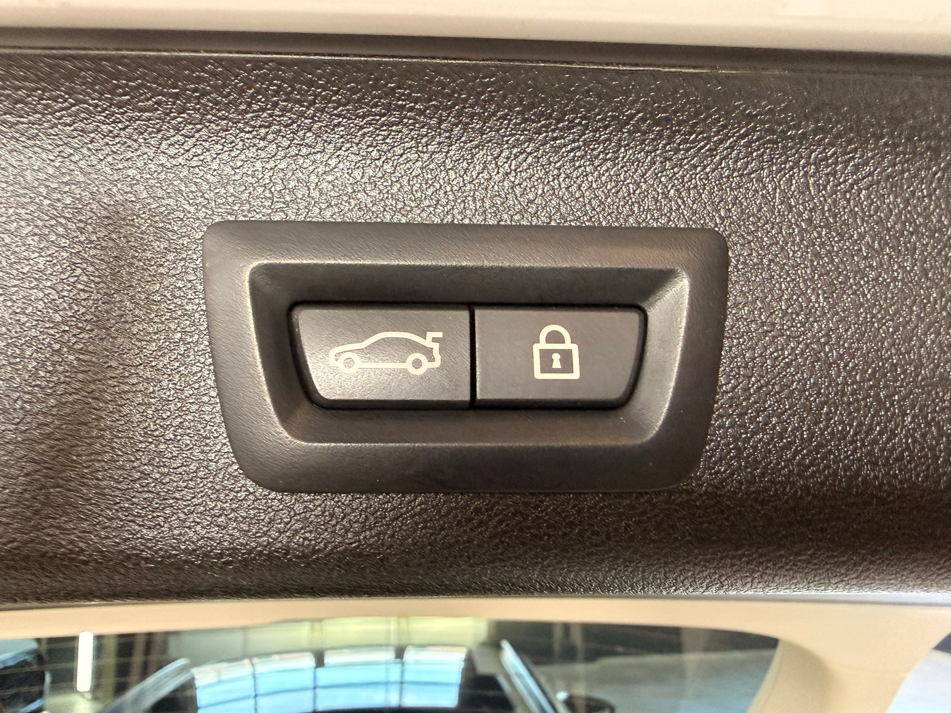 BMW 530d xDrive 48V Touring Luxury Line Steptronic-image-19