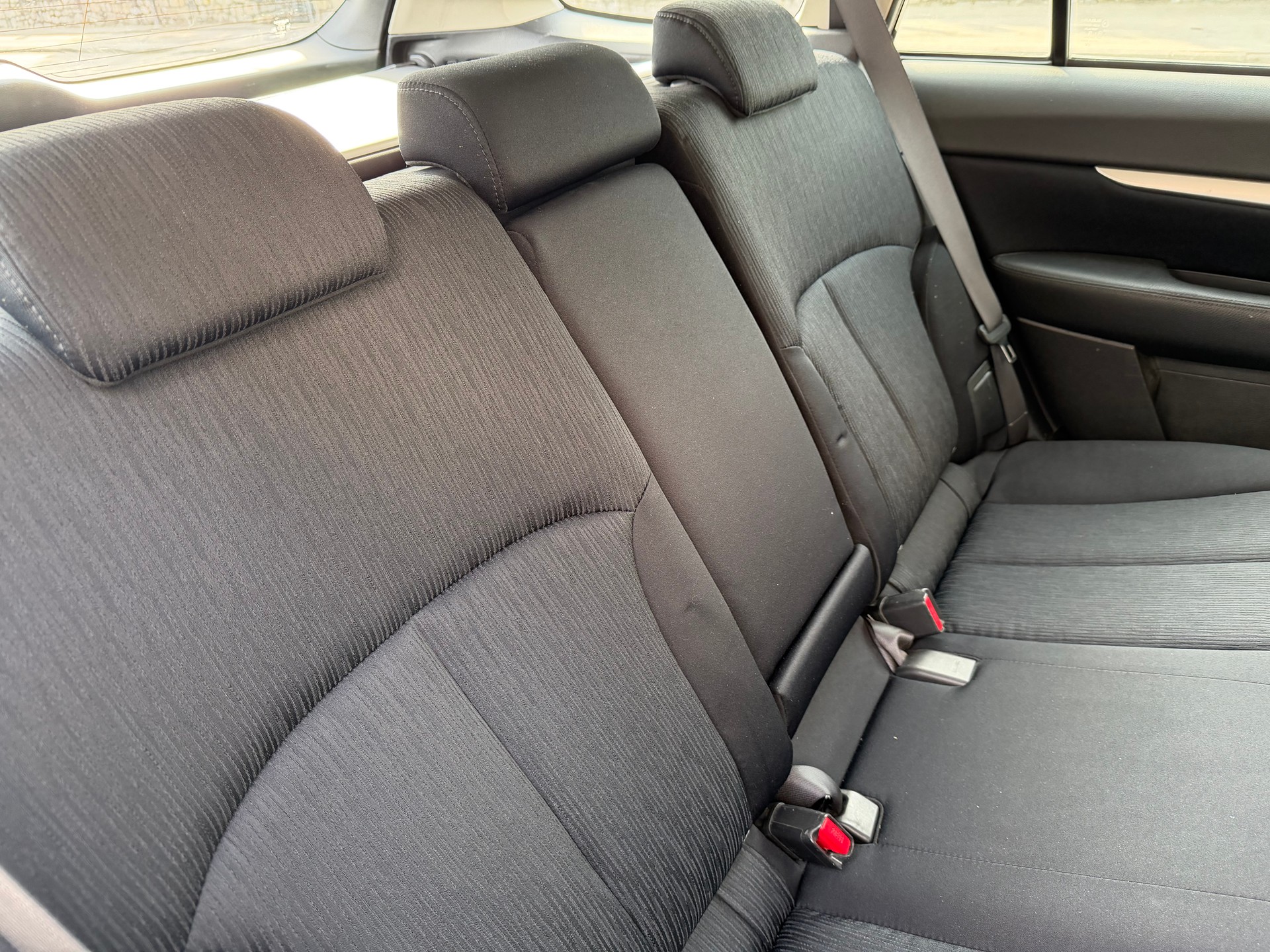 SUBARU Legacy 2.0i Swiss AWD-image-16