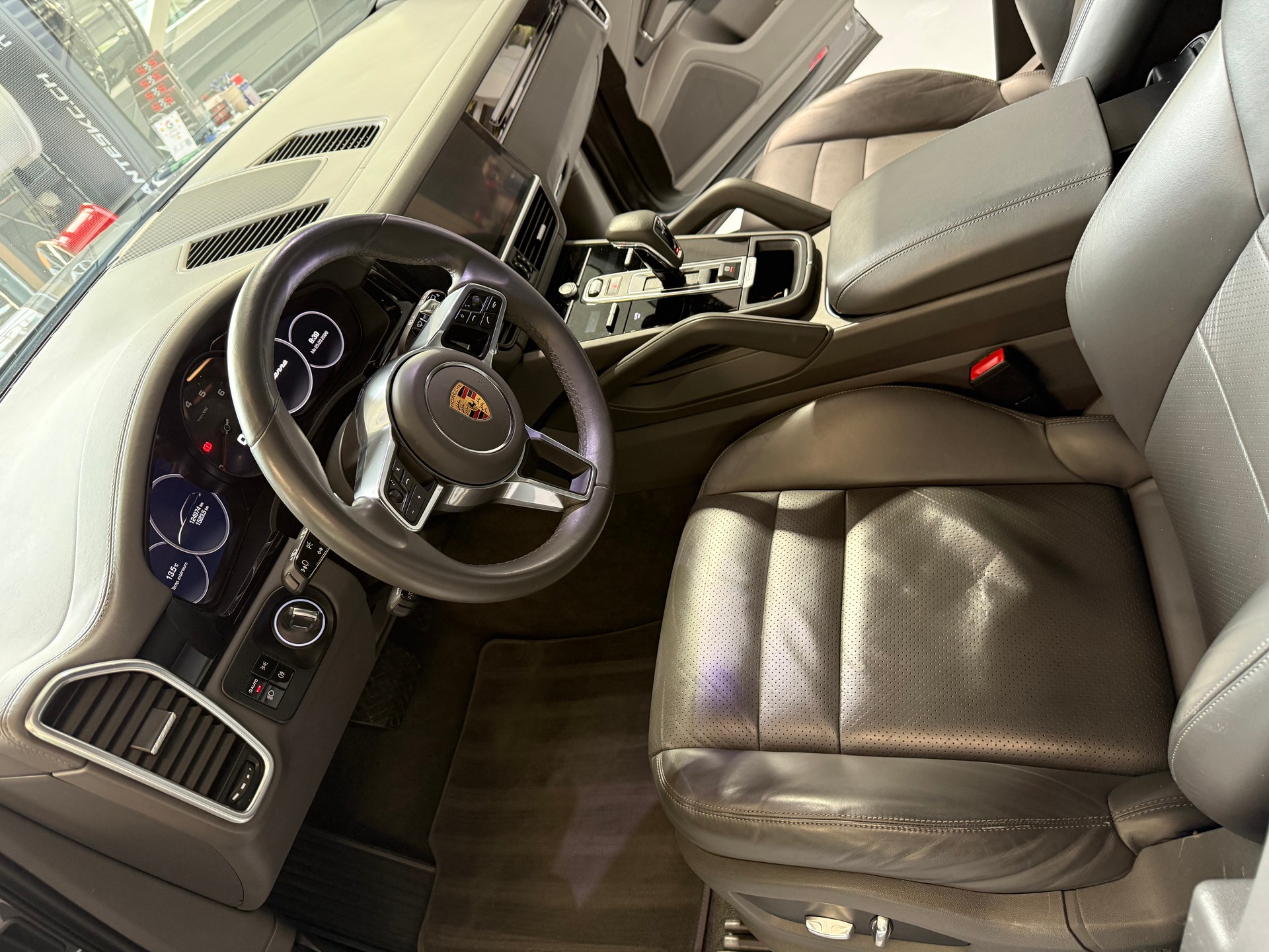 PORSCHE Cayenne (CH) 🇨🇭-image-9
